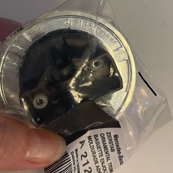 Mercedes OEM Hood Emblem 57mm Chrome and Blue NWT - Picture 6 of 6